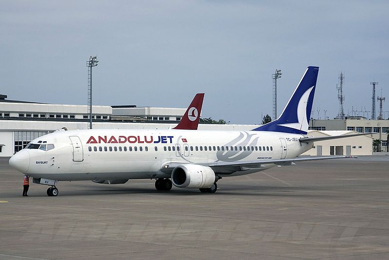 800px Boeing 737 4Y0 AnadoluJet Turkish Airlines AN1347026