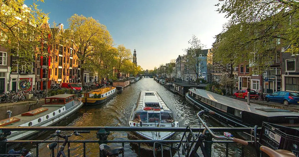Amsterdam canal min