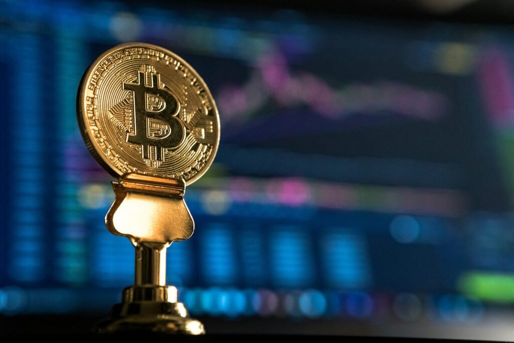 “Bitcoin” yenidən bahalaşır – 70 min dolları keçib