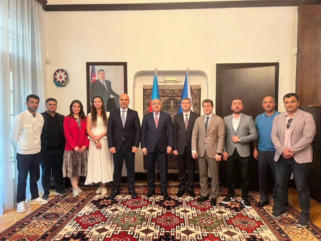 AZAL və turizm şirkətlərinin nümayəndələri Azərbaycanın Çexiyadakı səfiri Adış Məmmədovla görüşüb