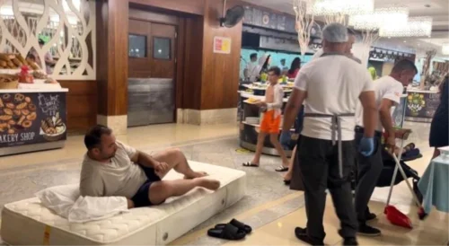 ETİRAZ: Müştəri hotelin restoranında yatmağa cəhd edib