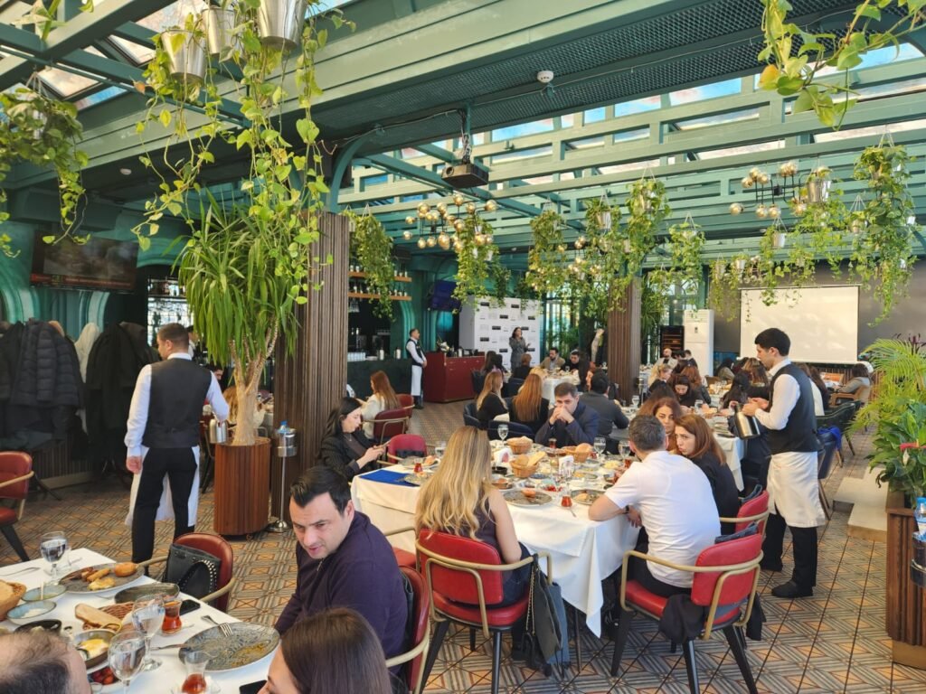 Növbəti biznes səhər yeməyi: MAXX və VOYAGE hotelləri Bakıda – FOTOLAR
