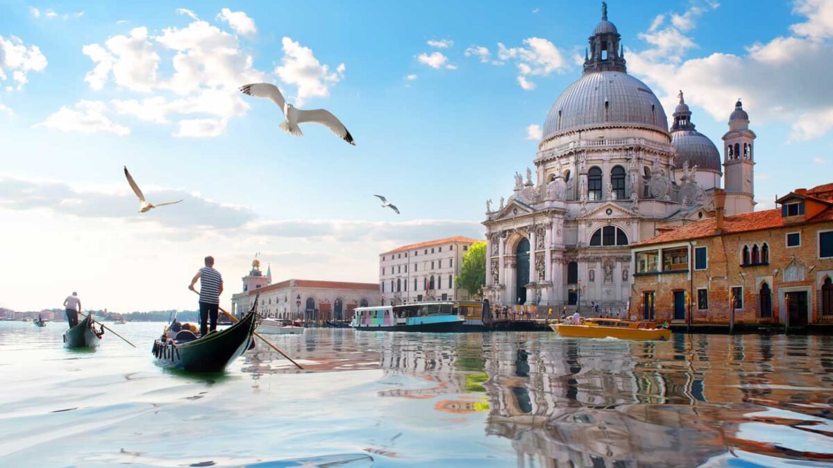 Venesiya kütləvi turizmlə mübarizəni gücləndirir – VERGİLƏR ARTIR Venesiya kütləvi turizmlə mübarizəni gücləndirir – VERGİLƏR ARTIR