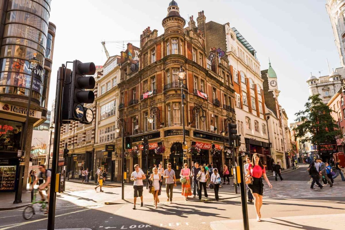 Londonda “VAT-free”nin ləğvi turistlərin alış-veriş səyahətlərinə mənfi təsir göstərir Londonda “VAT-free”nin ləğvi turistlərin alış-veriş səyahətlərinə mənfi təsir göstərir