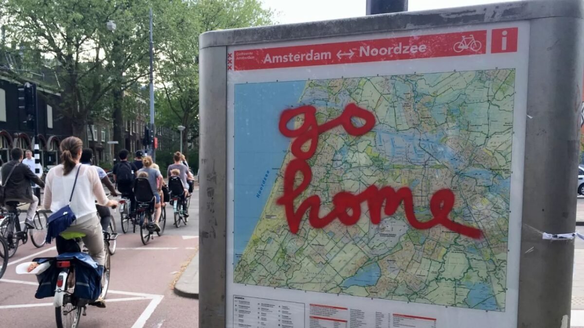 Amsterdamda turist gecələmə sayı 20 milyonu ötüb – SAKİNLƏR MƏHKƏMƏYƏ MÜRACİƏT ETDİ
