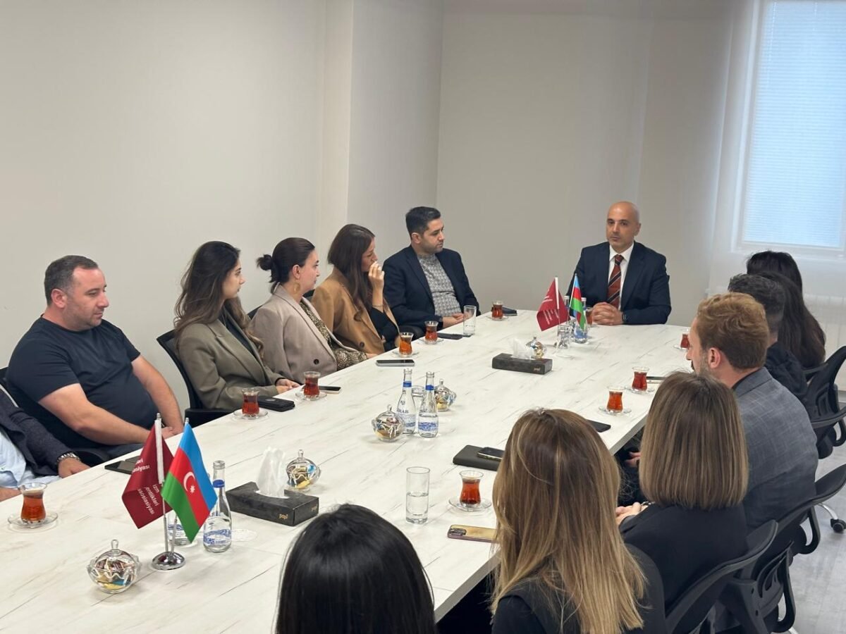 ATAA sədri Göydəniz Qəhrəmanov getmə turizm şirkətlərinin nümayəndələri ilə görüşüb – FOTOLAR ATAA sədri Göydəniz Qəhrəmanov getmə turizm şirkətlərinin nümayəndələri ilə görüşüb – FOTOLAR