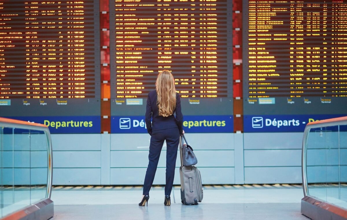 YENİ QAYDA: Uçuşu 3 saat gecikən sərnişinlər təzminat ala biləcək