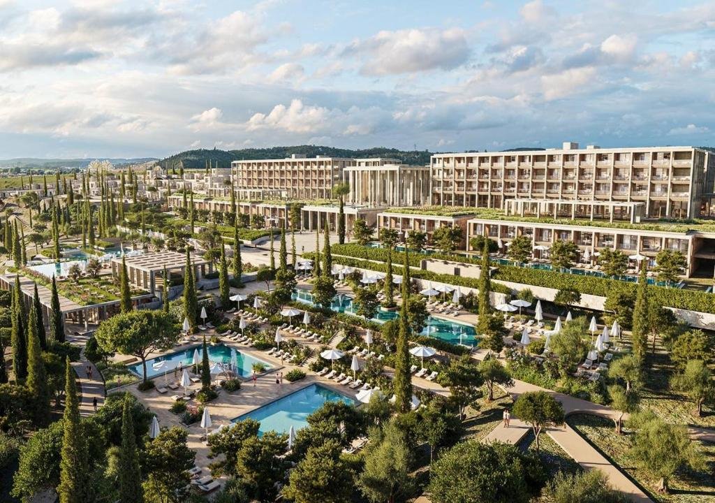 “Akra Hotels” hotel şəbəkəsi Ege bölgəsindəki ilk hotelini istifadəyə verdi