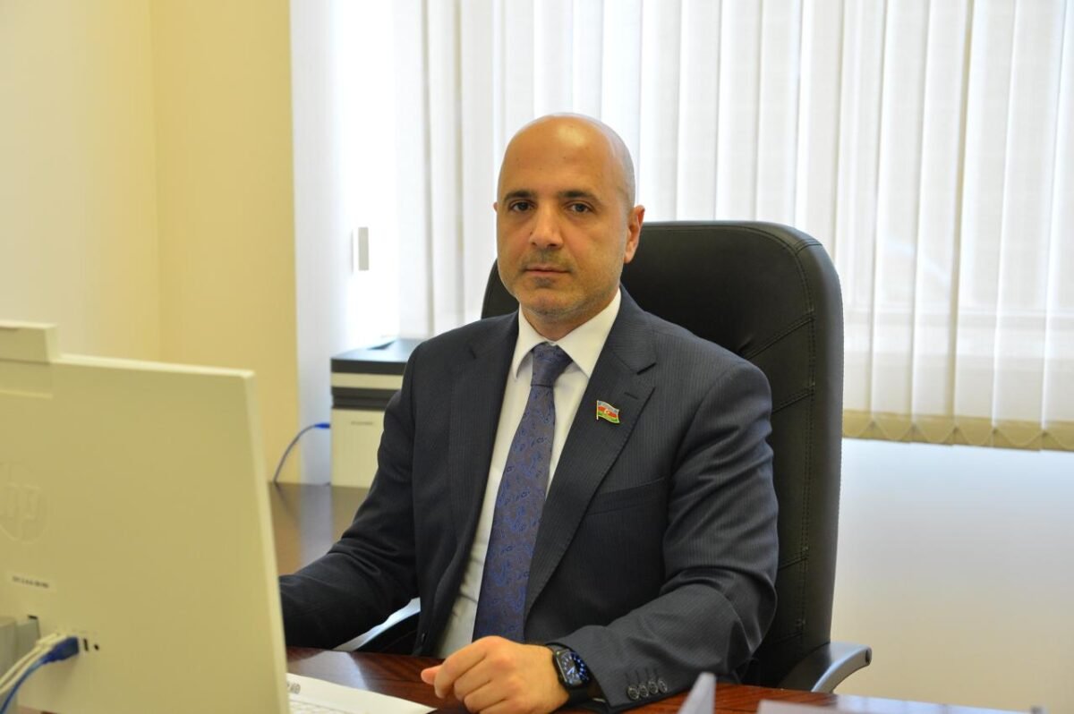 Göydəniz Qəhrəmanov Milli Məclisdə aviabiletlərlə bağlı məsələni gündəmə gətirdi