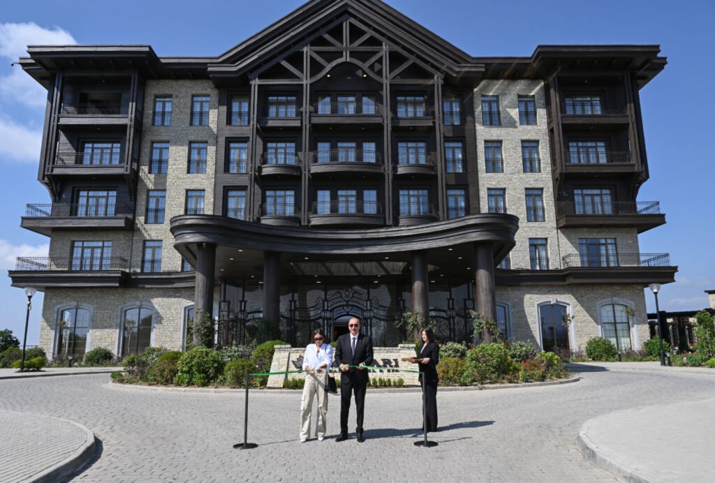 Prezident İlham Əliyev Şamaxıda “Meysari Grand Hotel & SPA” kompleksinin açılışında iştirak edib